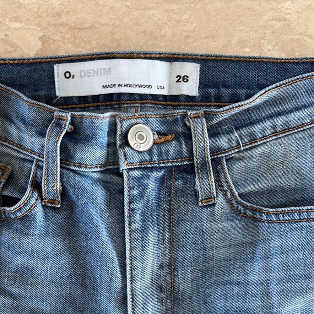 Classic Blue Skinny Jeans with Subtle Fading
